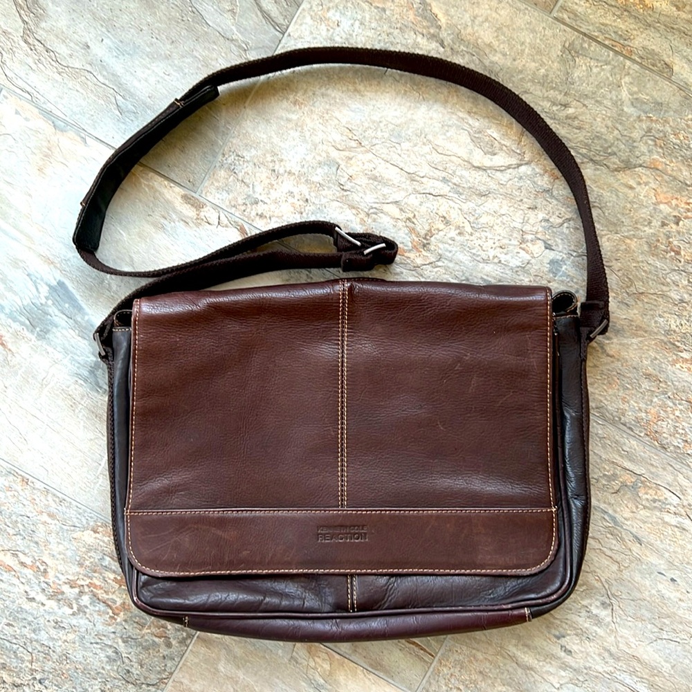 Kenneth Cole Reaction Leather Messenger Bag